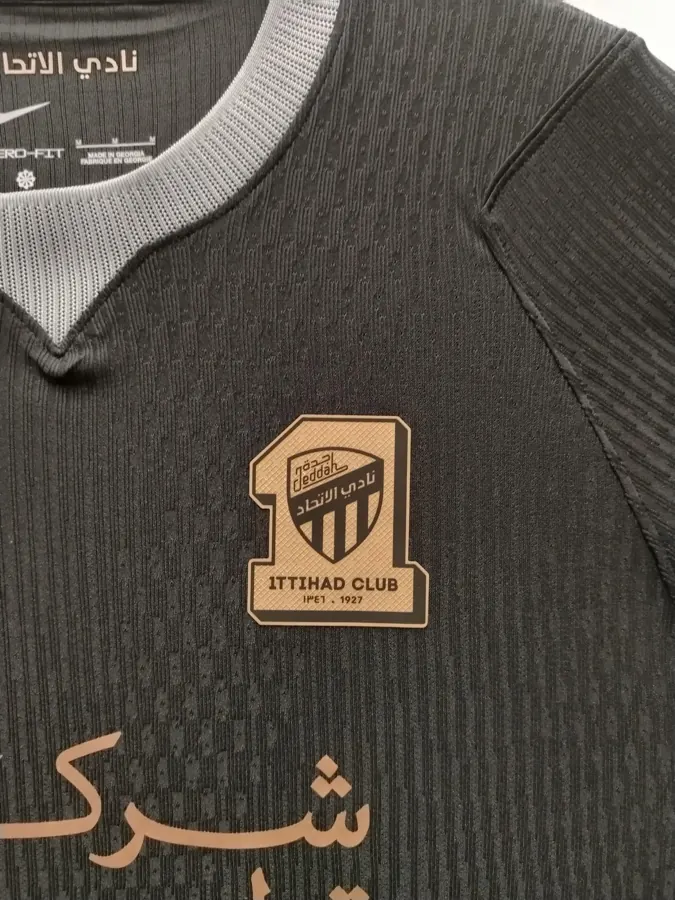 Away shirt, reference photo 4